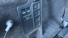 Land Rover Discovery 3.0 D300 S 5dr Auto Diesel Station Wagon